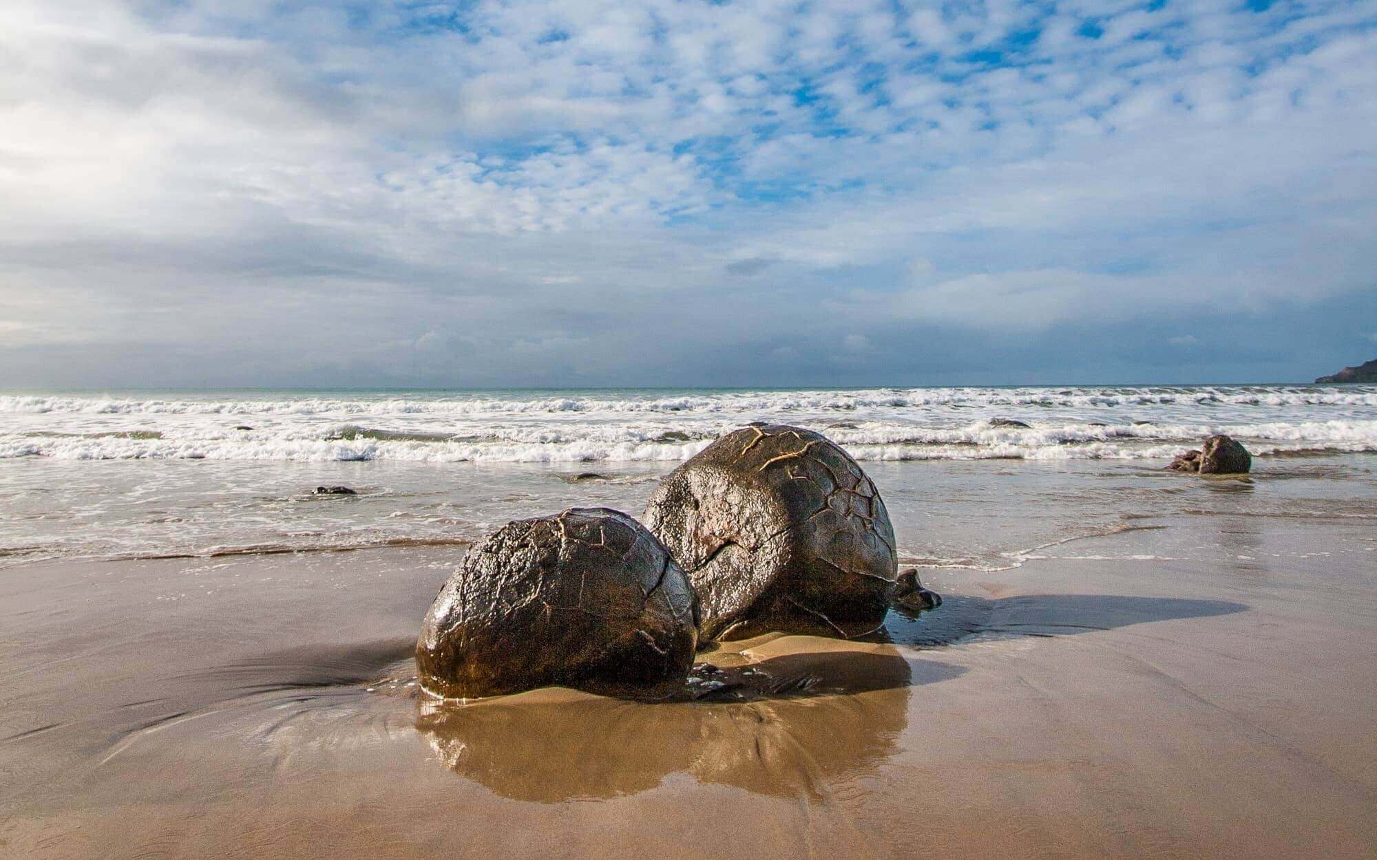 Moeraki-boulders - amazing places to visit