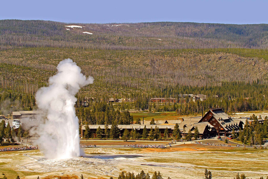 Old-Faithful- mysterious places on earth